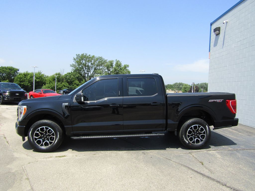 2022 Ford F-150 XLT photo 2