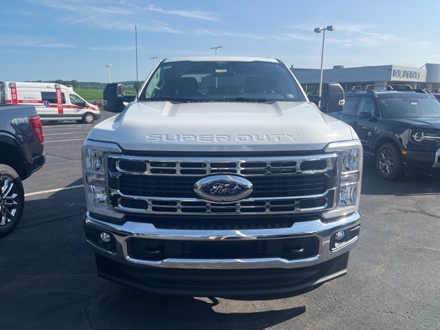2025 Ford F-350 XLT photo 2