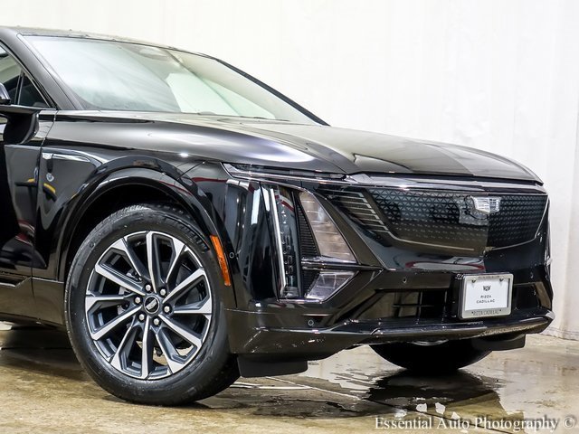 2025 Cadillac Lyriq Sport photo 2