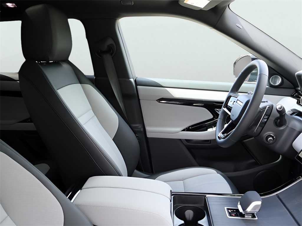 2026 Land Rover Range Rover Evoque Dynamic SE photo 7