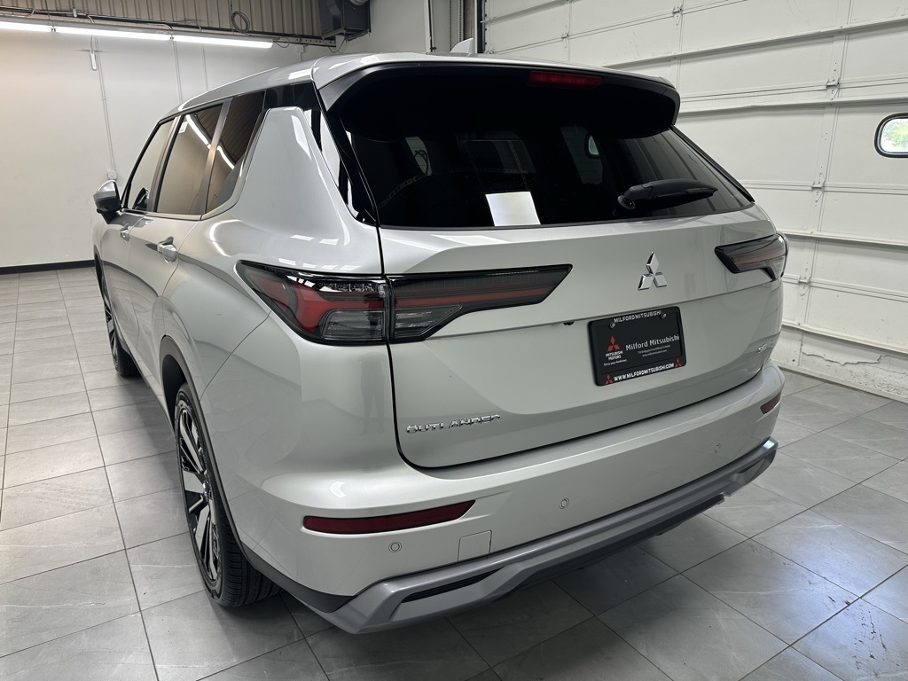 2025 Mitsubishi Outlander SE S-AWC photo 2