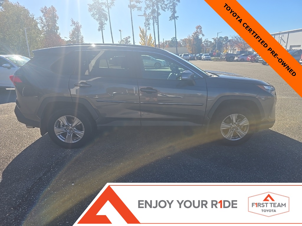 2023 Toyota RAV4 Hybrid XLE photo 4