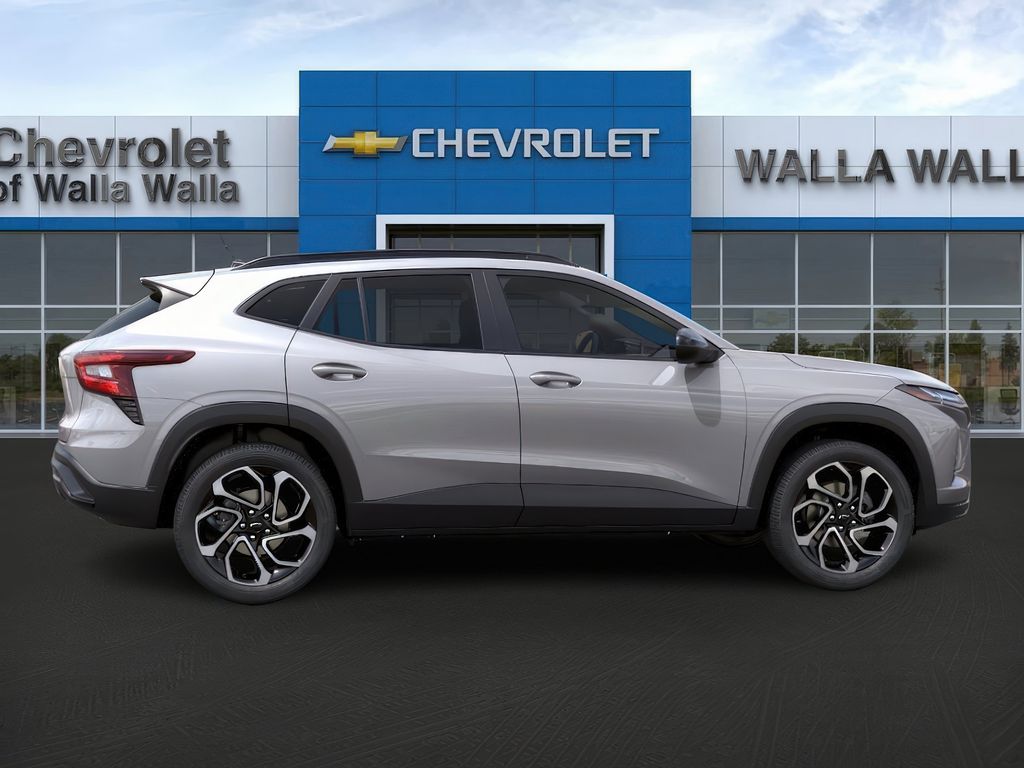2025 Chevrolet Trax photo 2