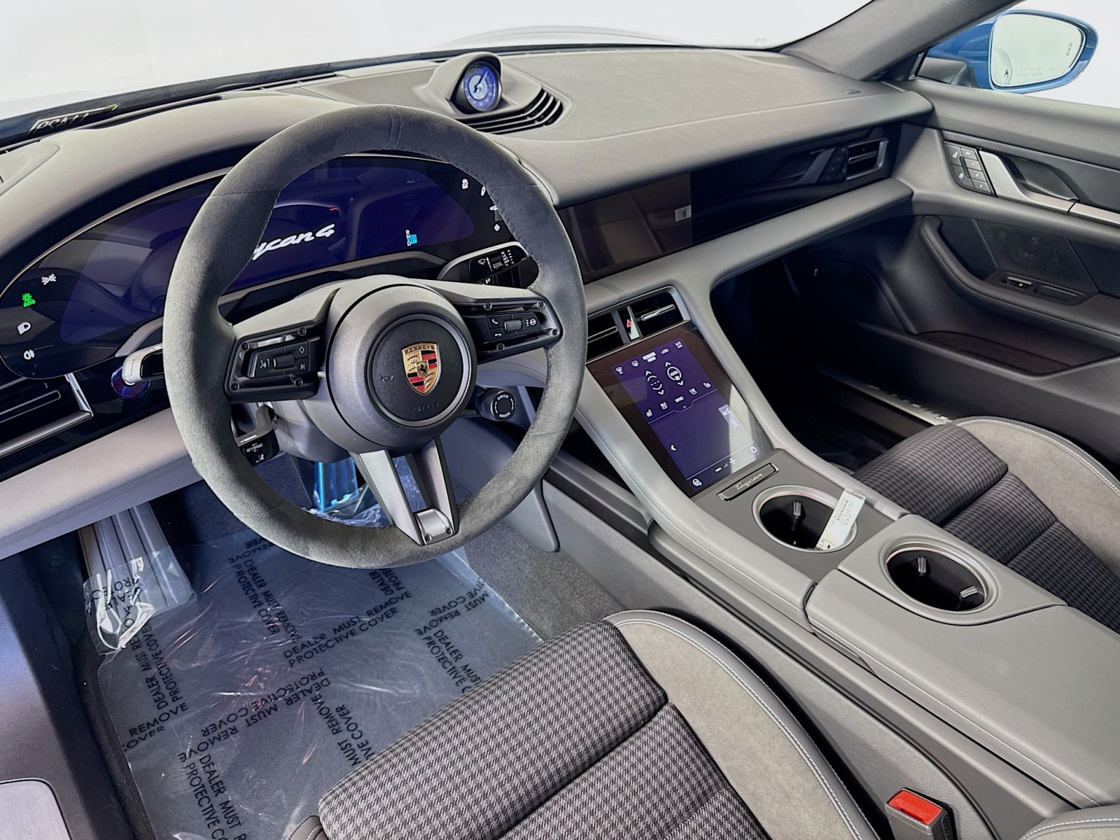 2025 Porsche Taycan photo 4
