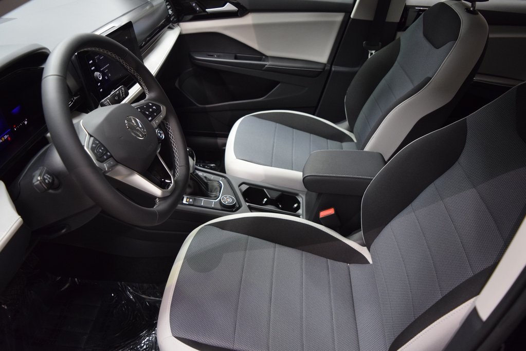 2025 Volkswagen Taos S photo 4