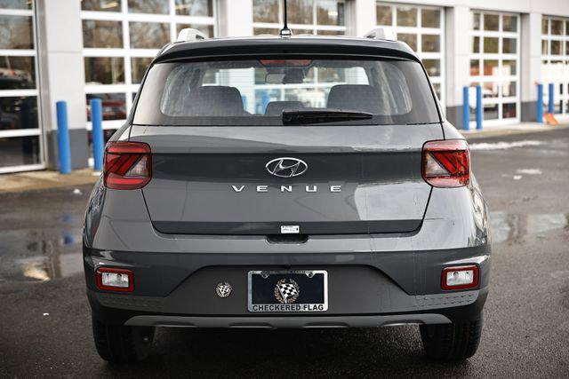 2025 Hyundai Venue SEL photo 3