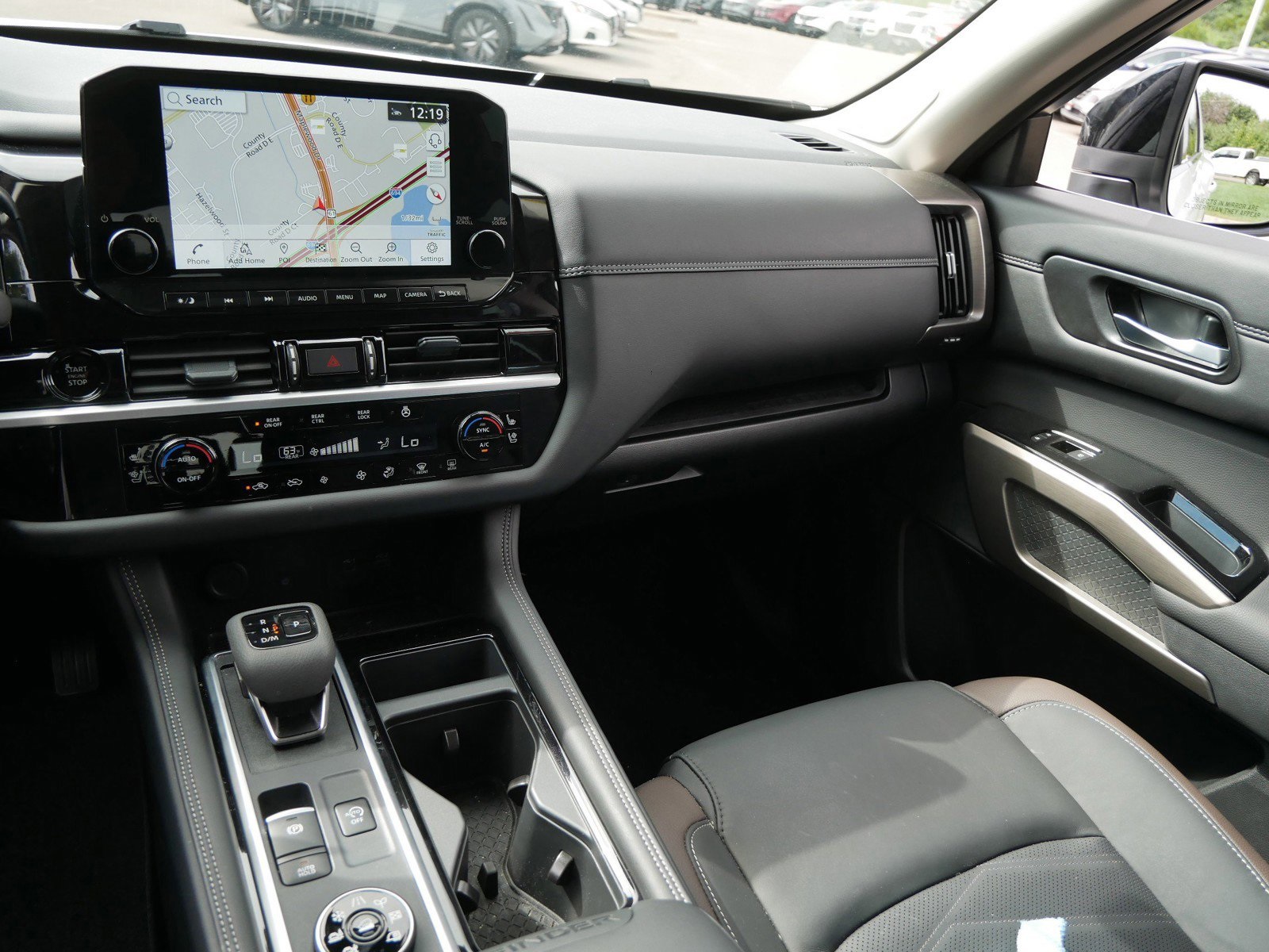 2025 Nissan Pathfinder Platinum photo 13