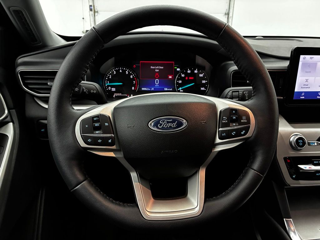 2023 Ford Explorer XLT photo 19