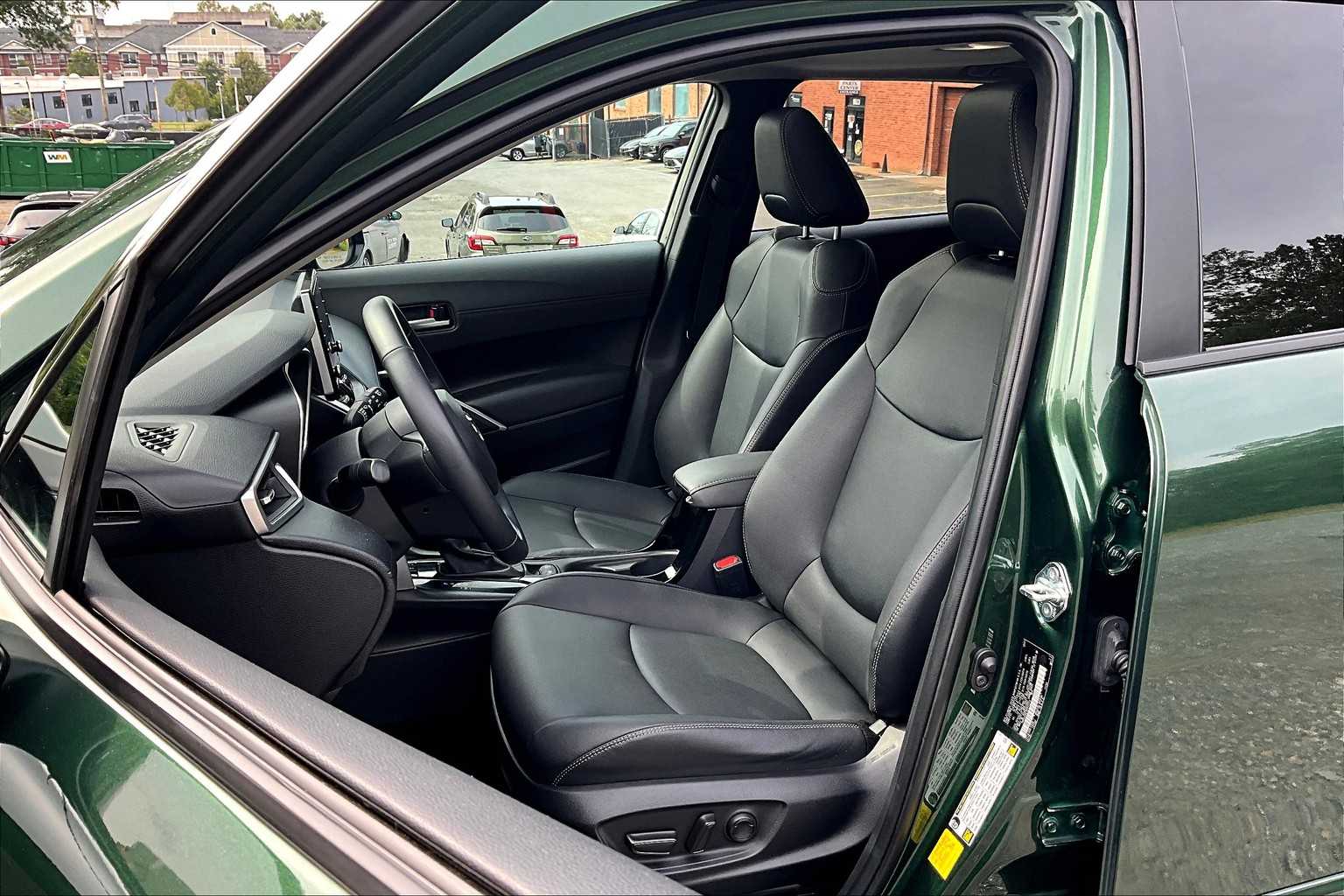2022 Toyota Corolla Cross XLE photo 7