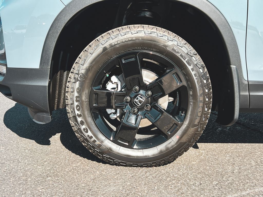2025 Honda Ridgeline Black Edition photo 3