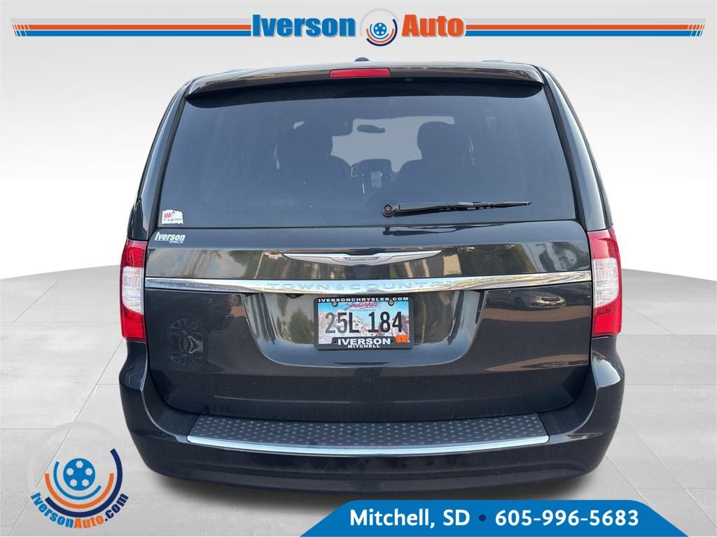 2015 Chrysler Town & Country Touring photo 3