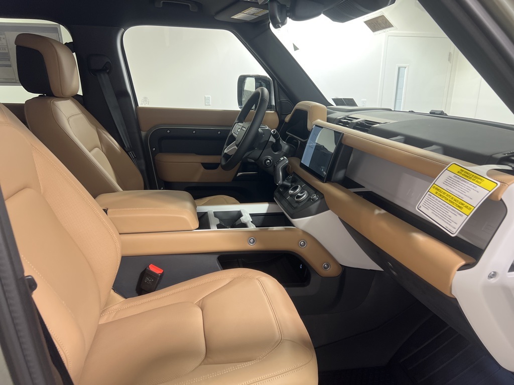 2025 Land Rover Defender 110 X-Dynamic SE photo 23