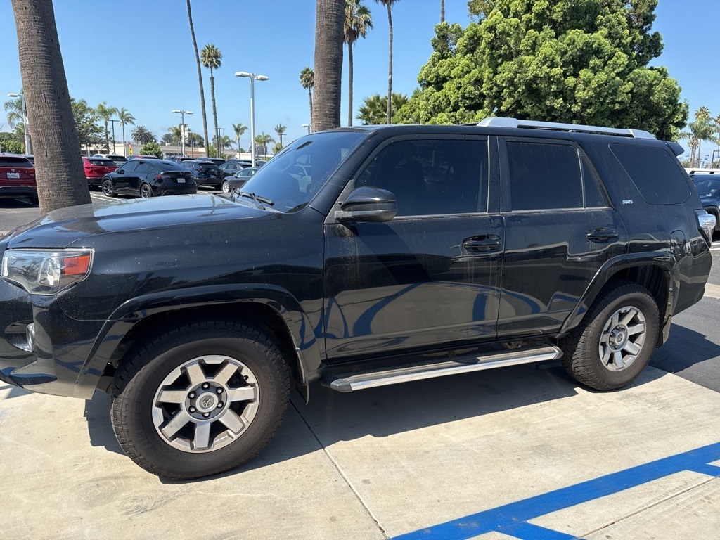 2016 Toyota 4Runner SR5 photo 2