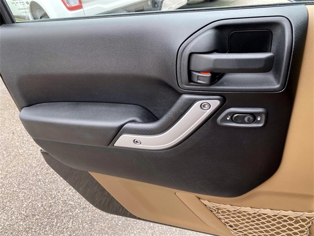 2012 Jeep Wrangler Sahara photo 20