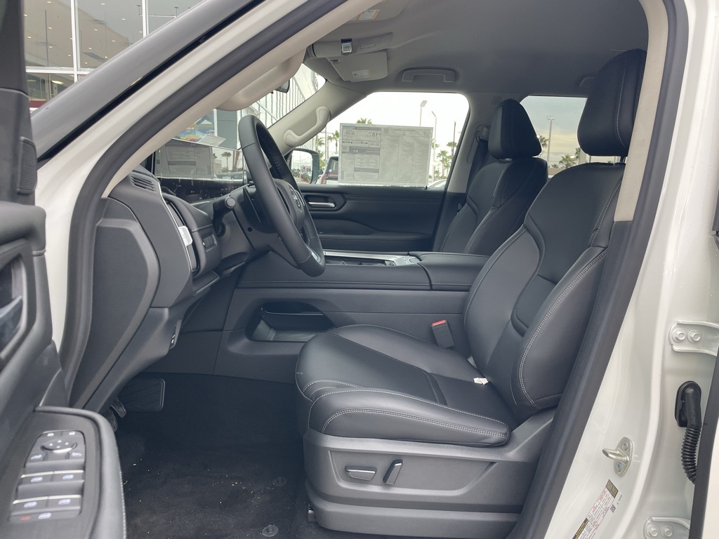 2025 Nissan Armada SV photo 14