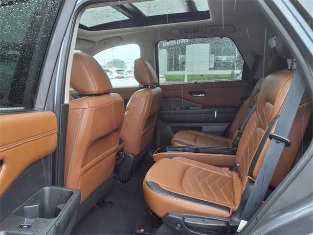 2023 Nissan Pathfinder Platinum photo 15