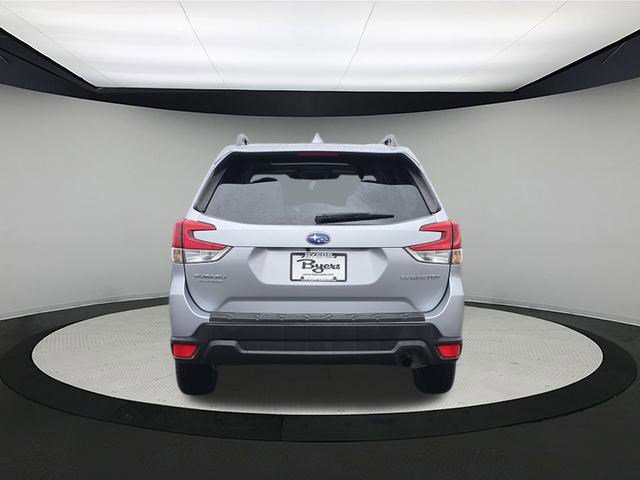 2023 Subaru Forester Premium photo 4