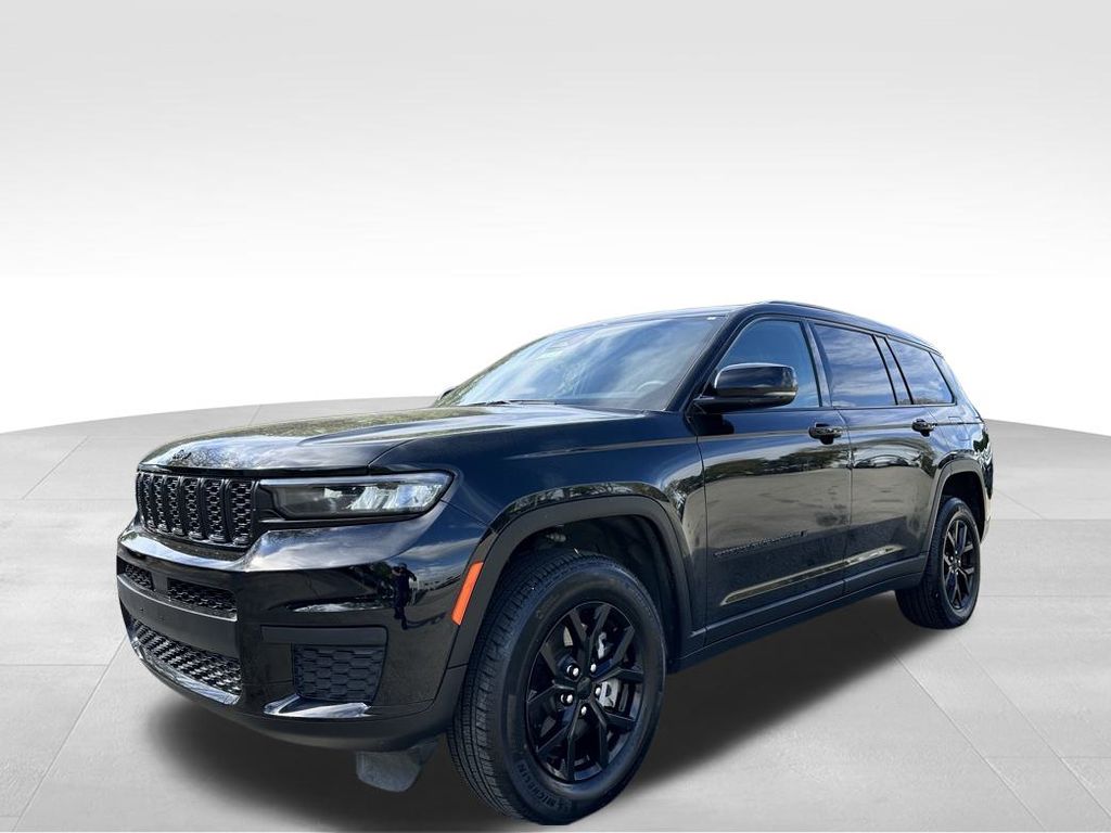 2024 Jeep Grand Cherokee Altitude photo 2