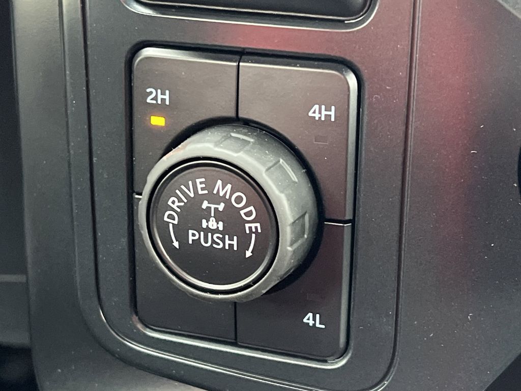 2025 Ford F-150 STX photo 4