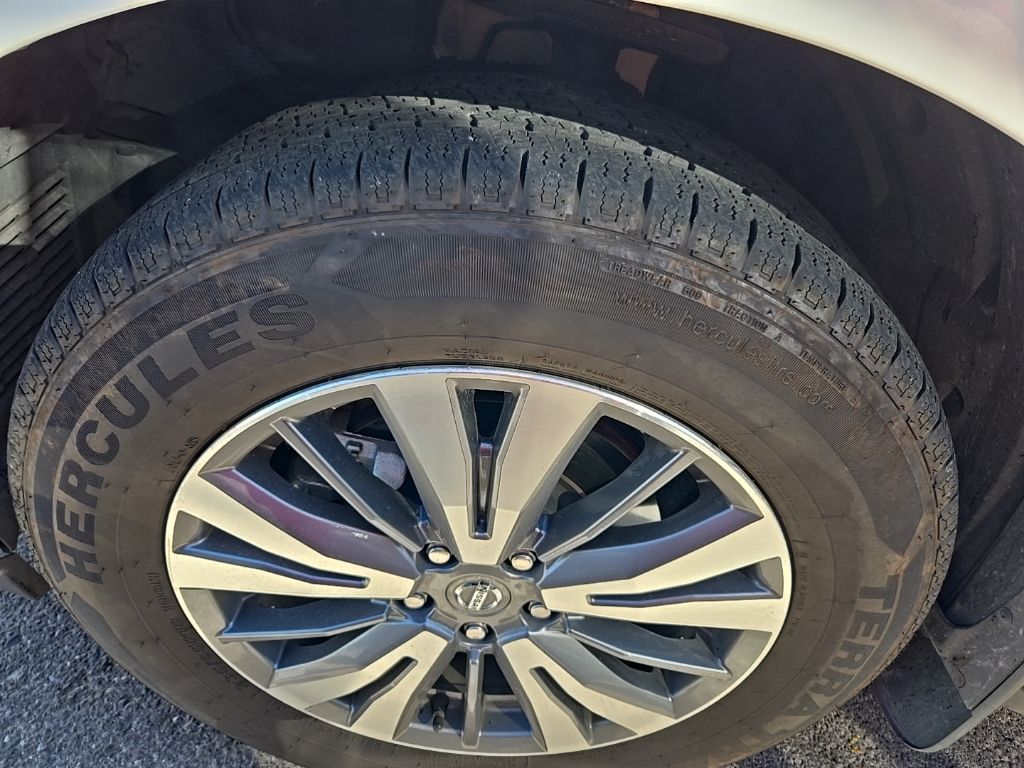 2020 Nissan Pathfinder SV photo 11
