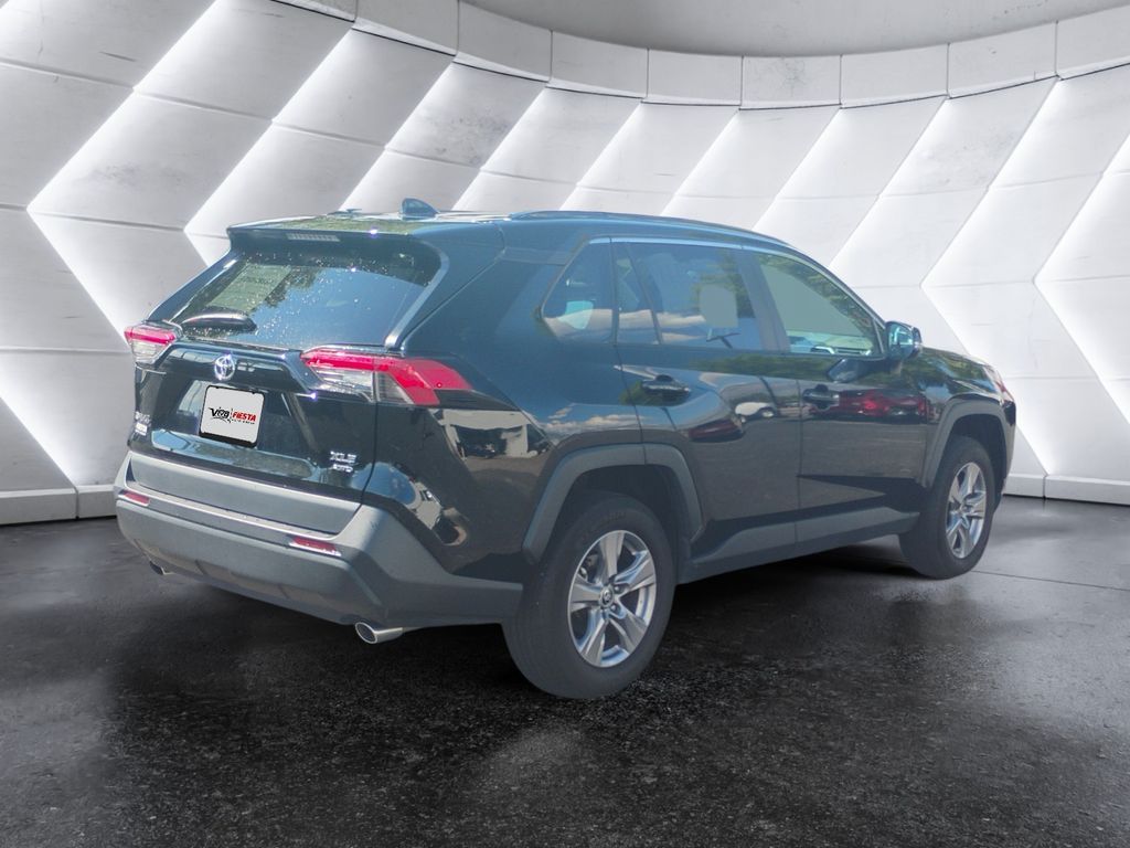 2024 Toyota RAV4 XLE photo 4