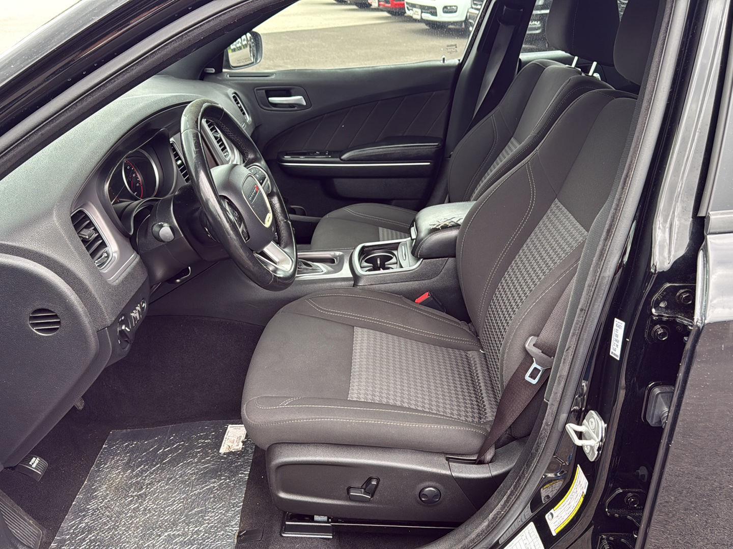 2023 Dodge Charger SXT photo 8
