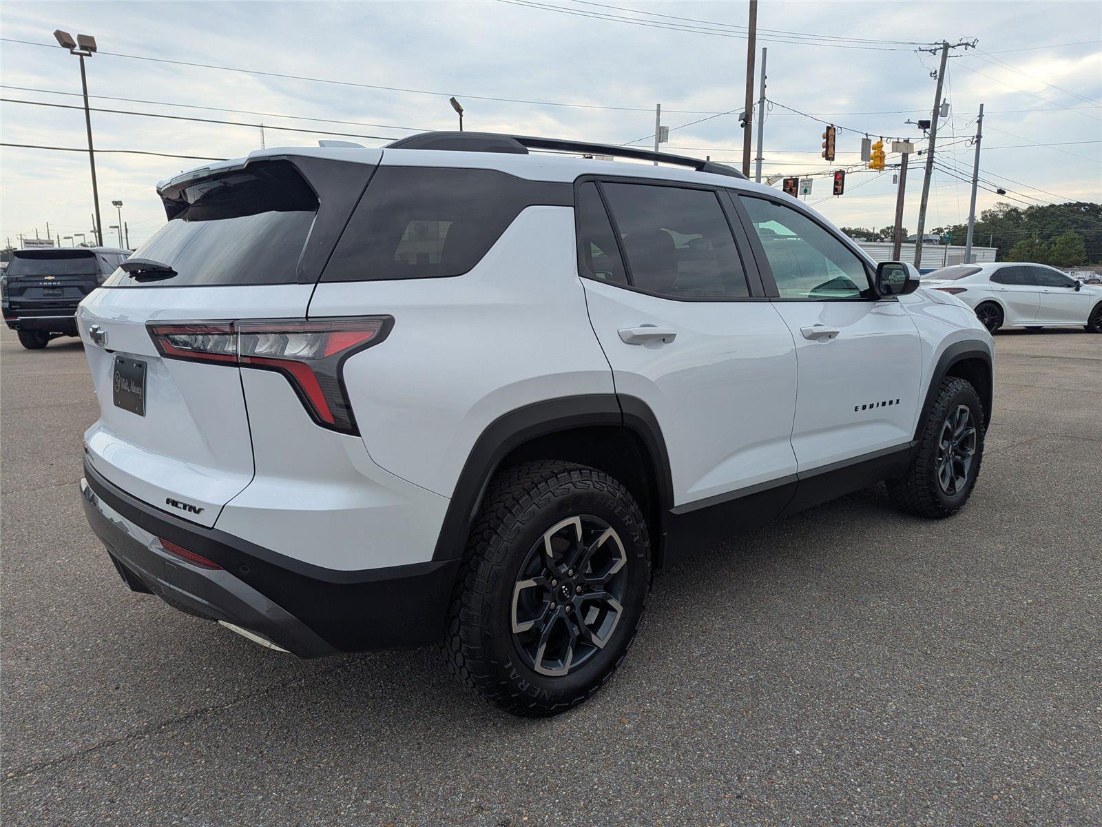 2026 Chevrolet Equinox ACTIV photo 3