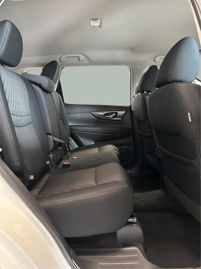 2017 Nissan Rogue S photo 18
