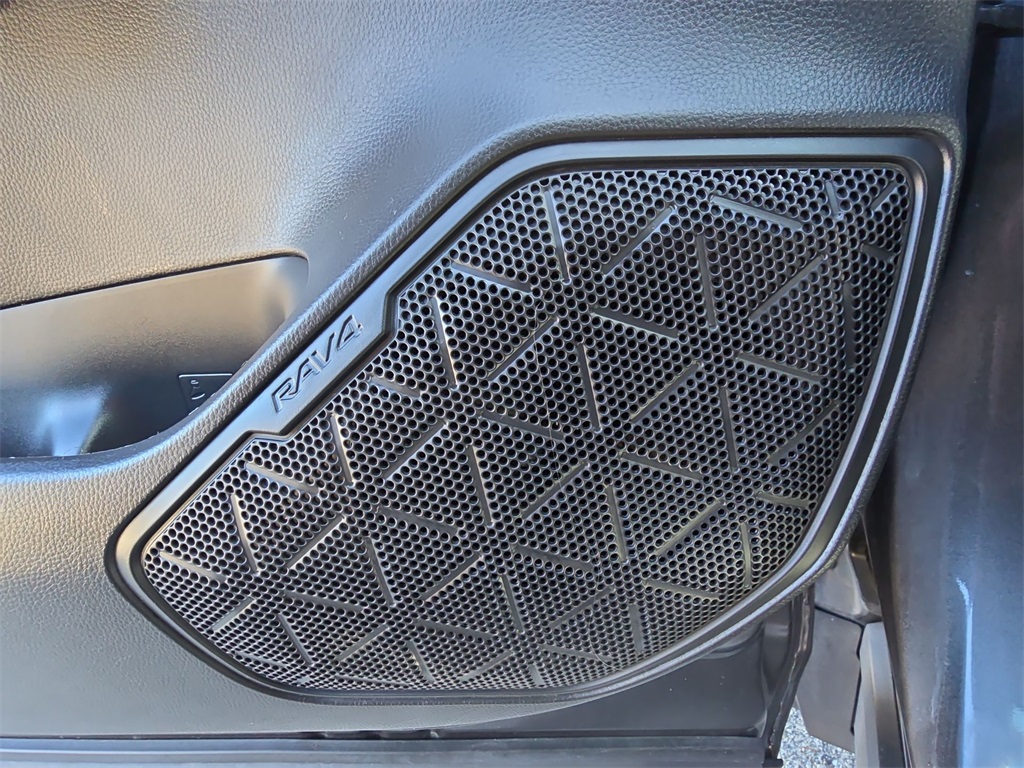 2022 Toyota RAV4 XLE photo 20