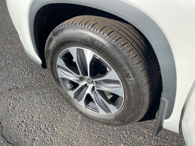 2024 Toyota Highlander XLE photo 9