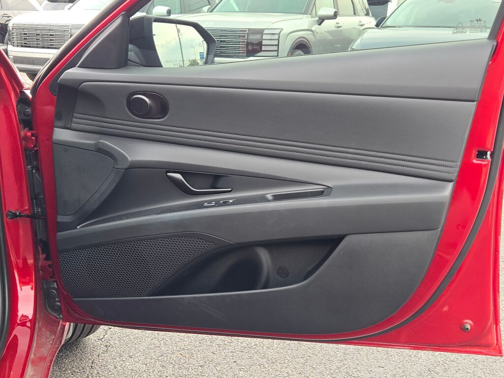 2025 Hyundai Elantra SEL Sport photo 8