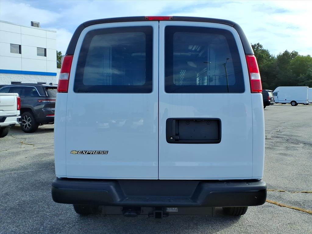2025 Chevrolet Express Cargo 3500 photo 4
