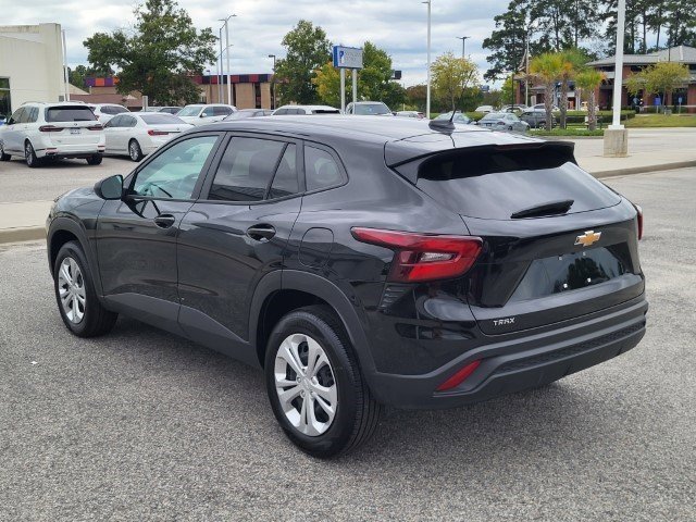2025 Chevrolet Trax LS photo 3