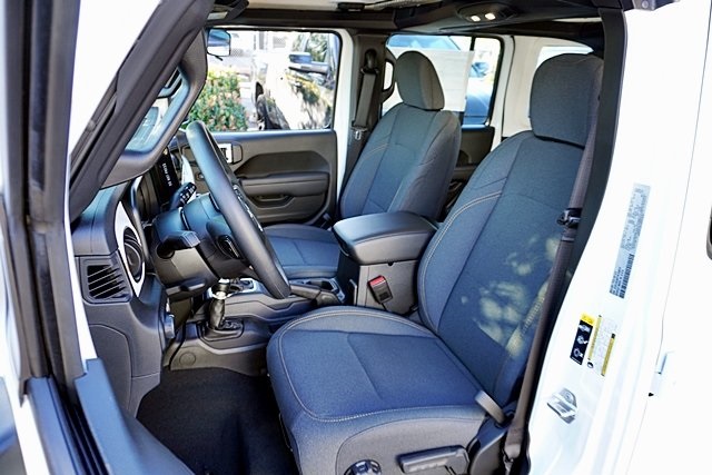 New 2026 Bright White Clear-Coat Exterior Paint Jeep Sport image 19