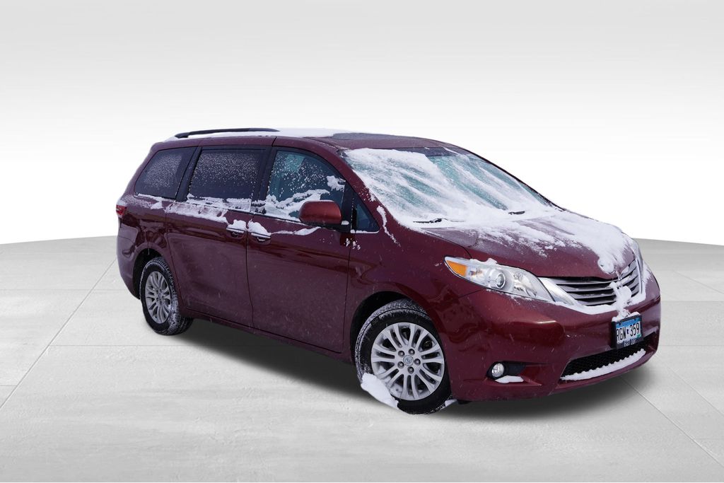 2017 Toyota Sienna XLE