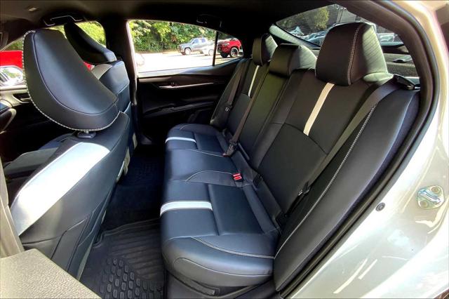 2025 Toyota Camry SE photo 18