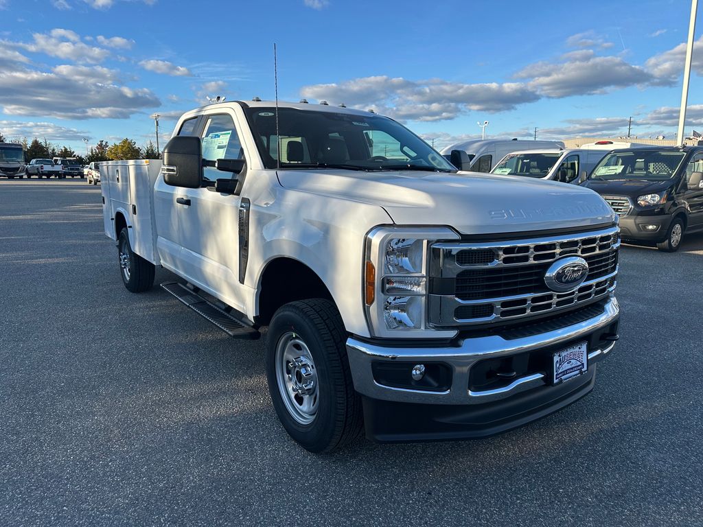 2026 Ford F-350 Super Duty Chassis Cab XL's photo
