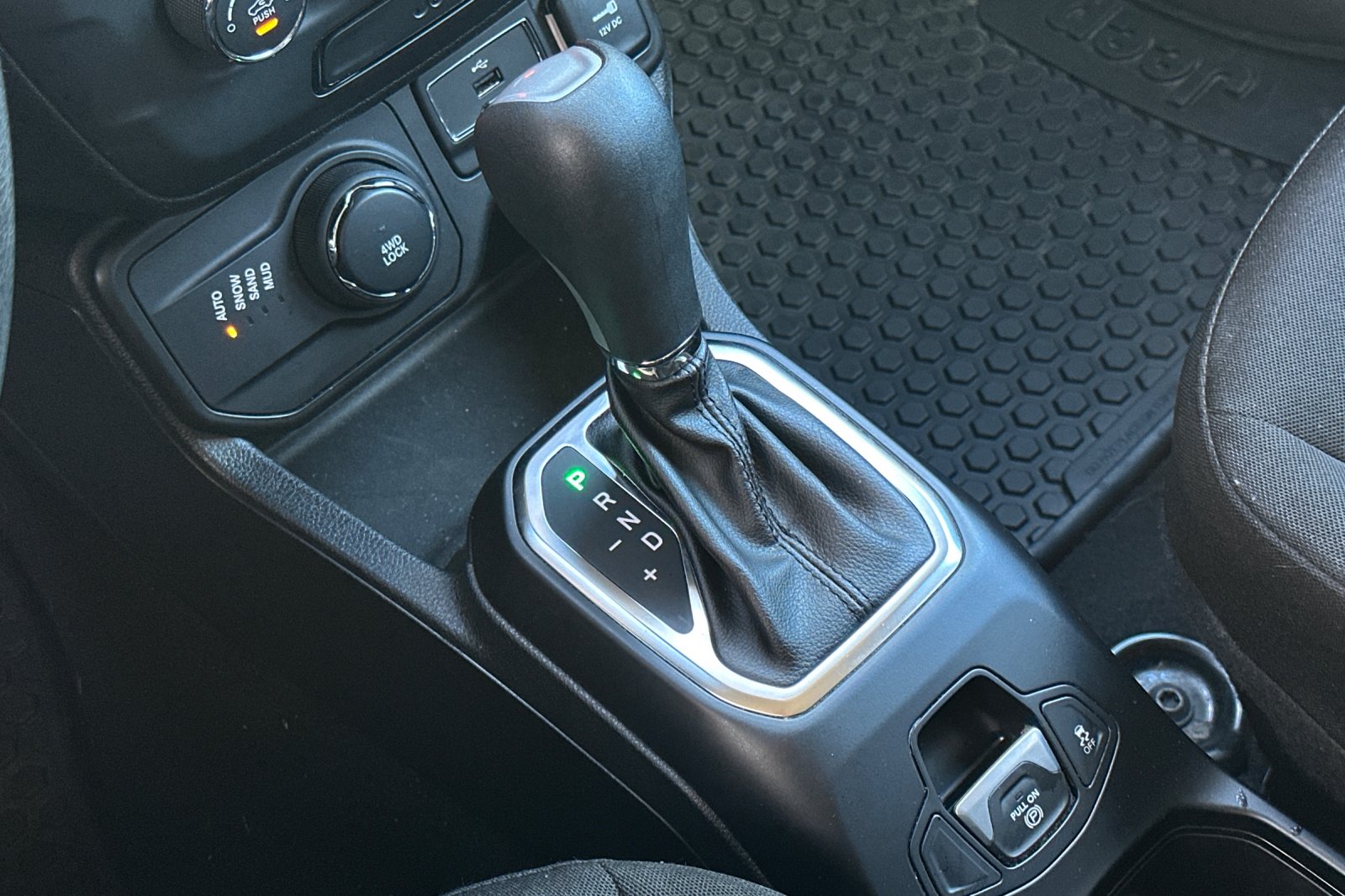 2018 Jeep Renegade Sport photo 16
