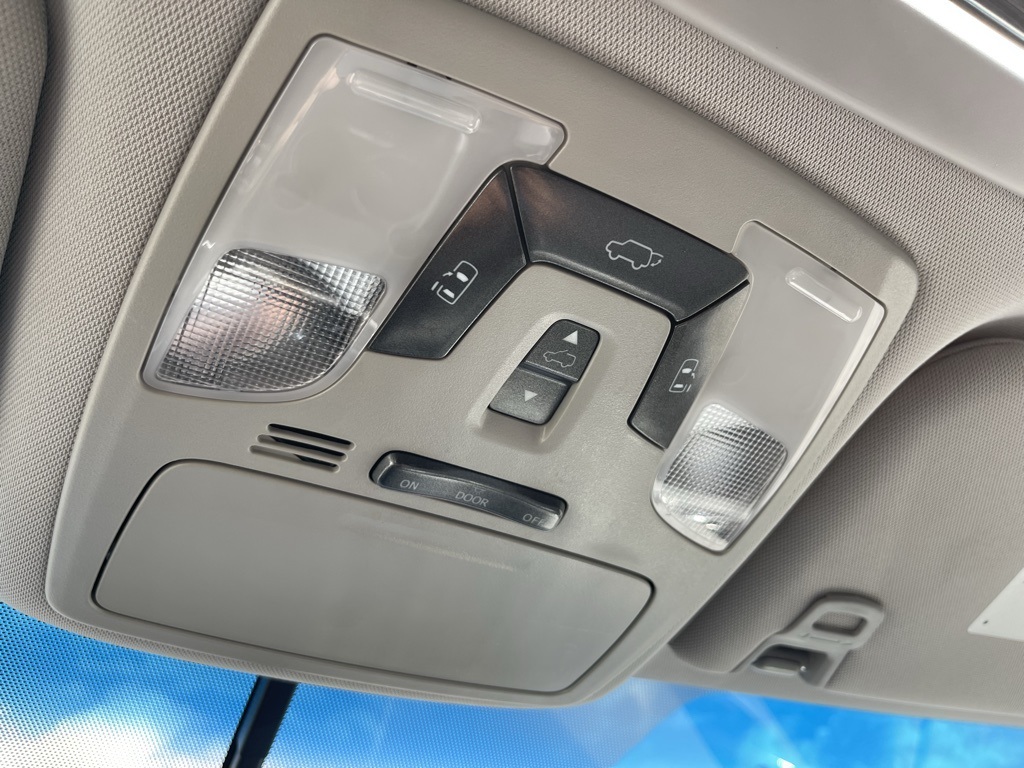 2017 Toyota Sienna XLE photo 54