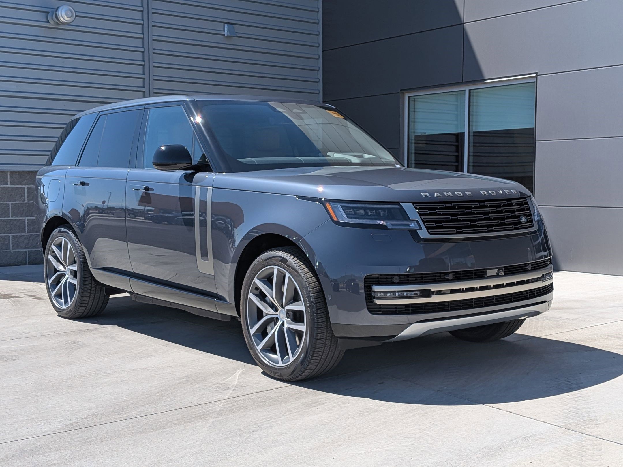 2025 Land Rover Range Rover SE photo 8