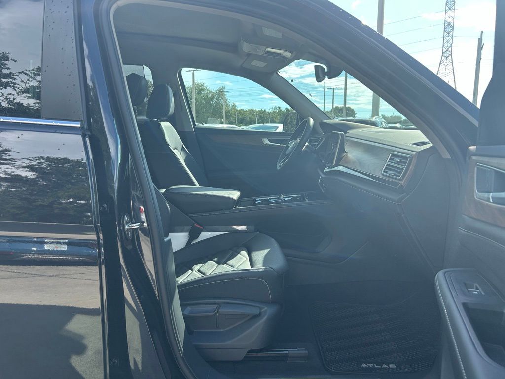 2026 Volkswagen Atlas SE Technology photo 25