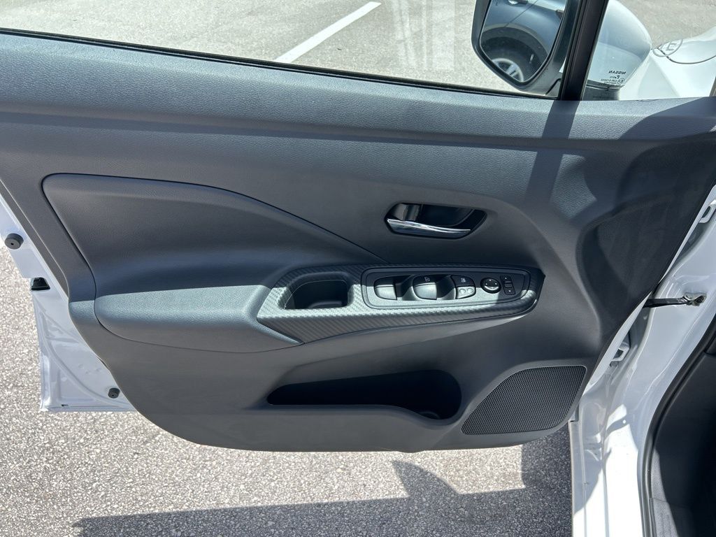 2025 Nissan Versa SV photo 10
