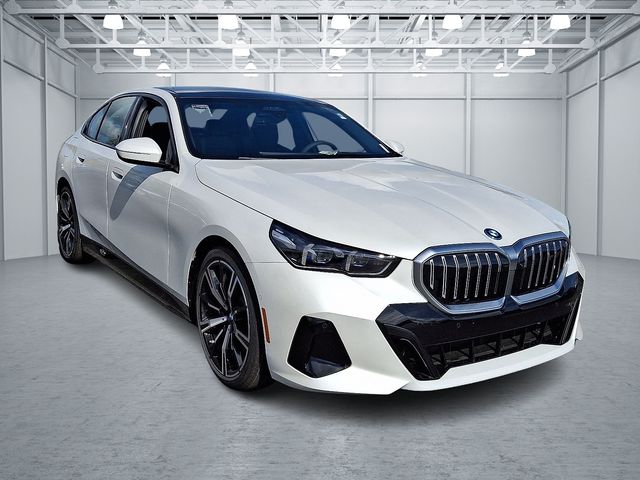 2026 Bmw 550e xDrive photo 3