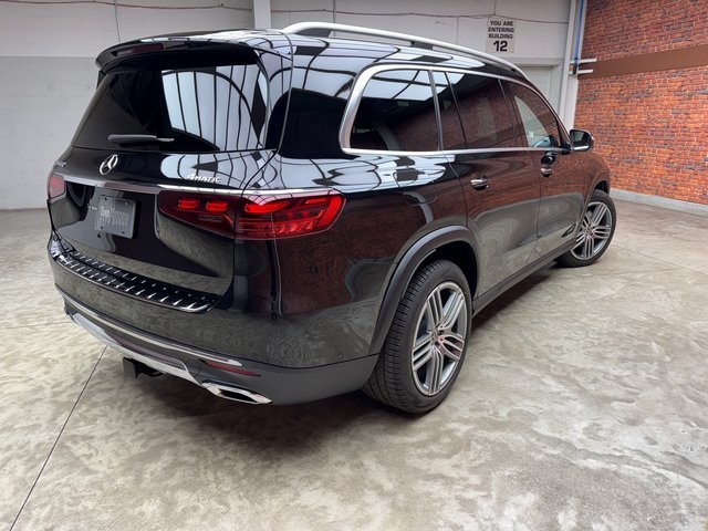 2025 Mercedes Benz GLS 450 4MATIC photo 4