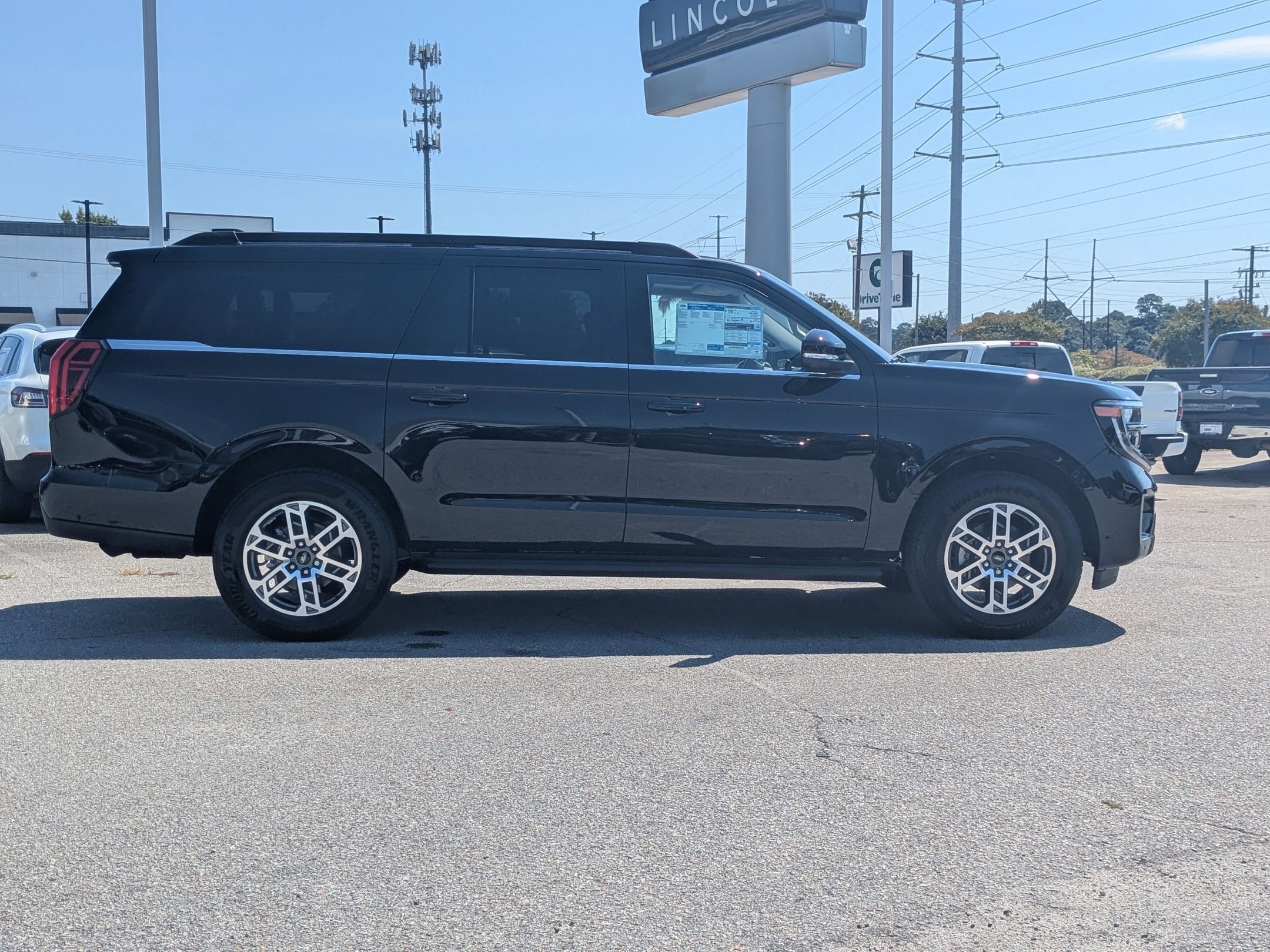2025 Ford Expedition MAX photo 4