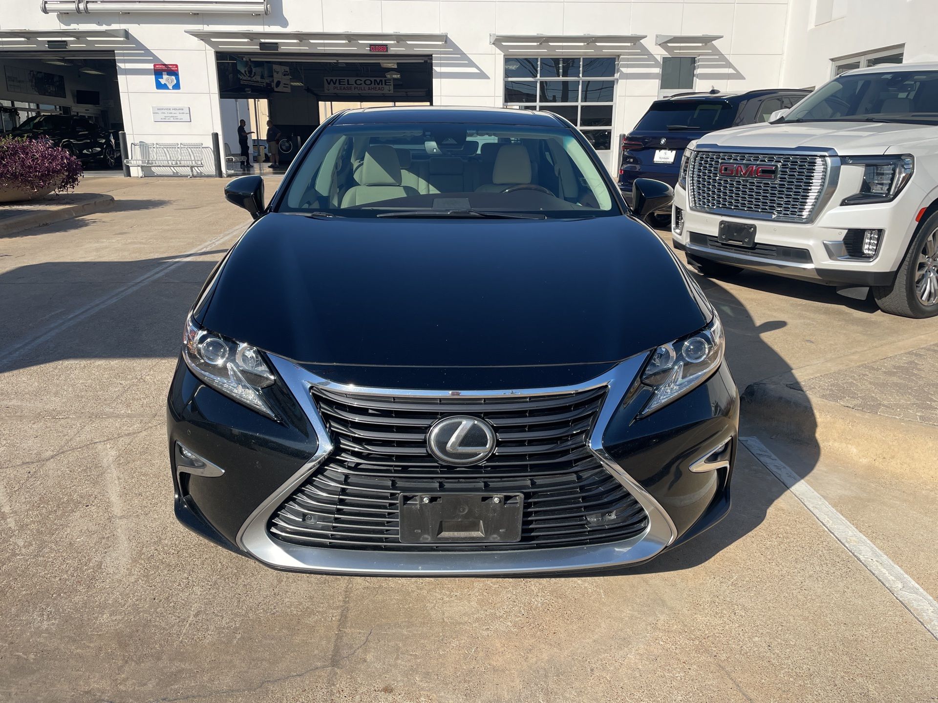 2017 Lexus ES 350 Premium photo 2