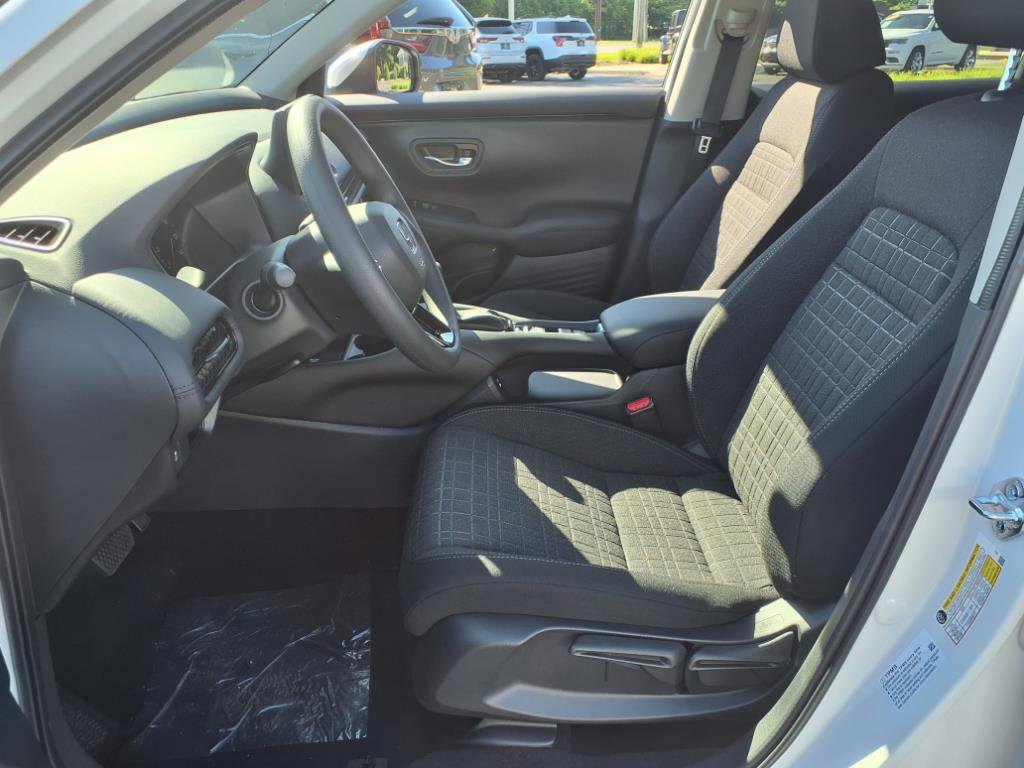2026 Honda HR-V LX photo 4