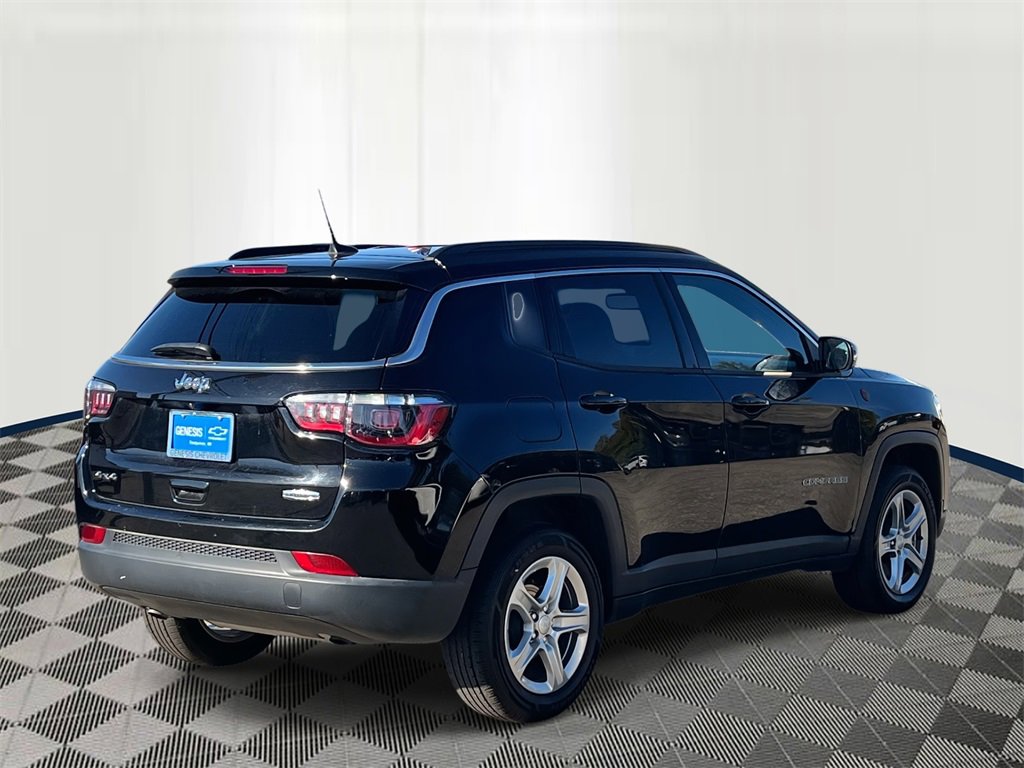 2024 Jeep Compass Latitude photo 3