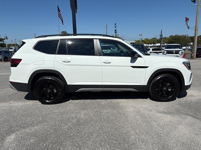 2025 Volkswagen Atlas Peak Edition SE photo 7