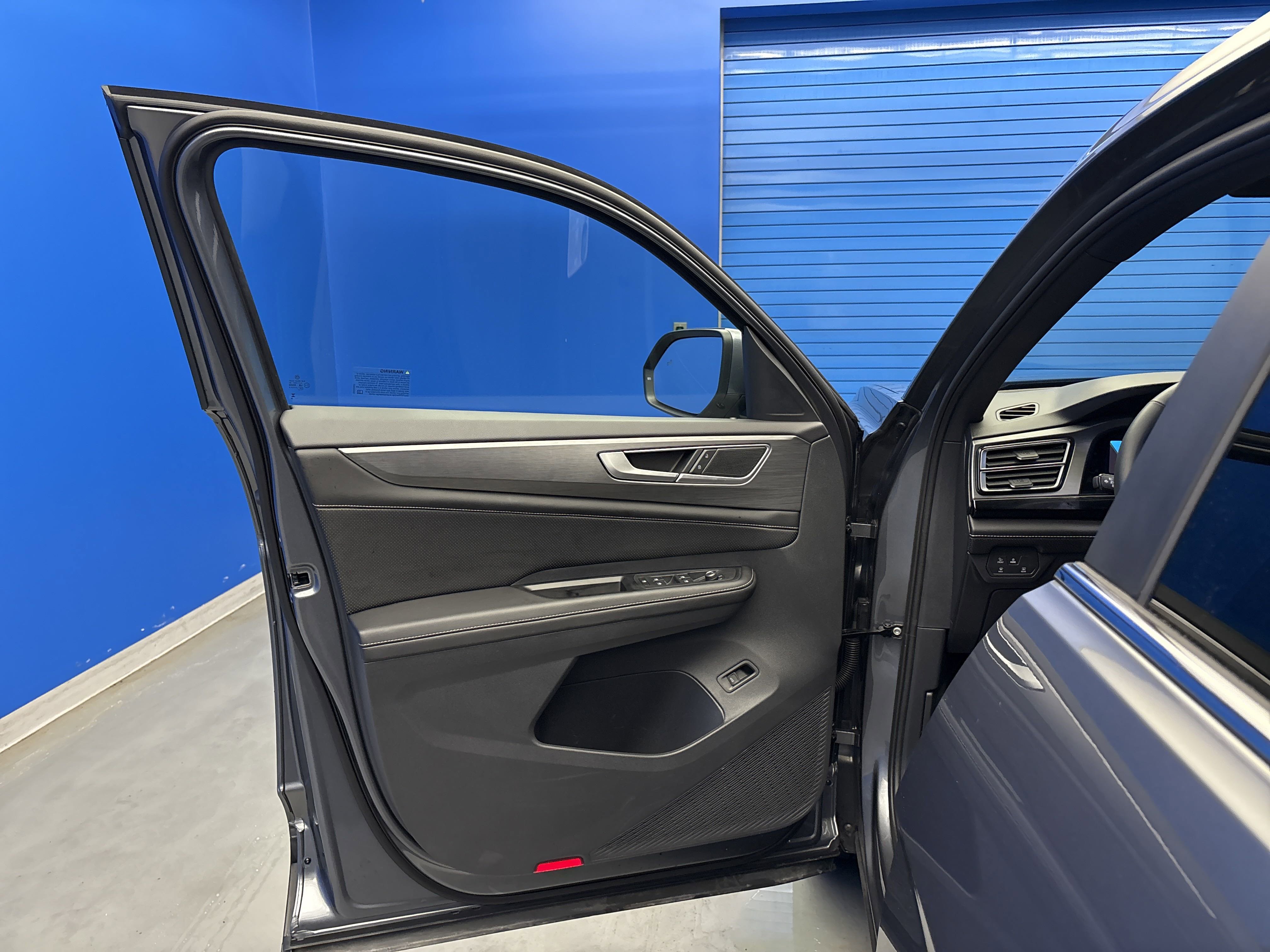 2024 Volkswagen Atlas Cross Sport SE Technology photo 8